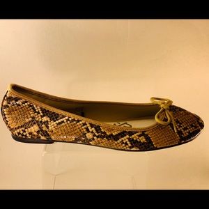 Leopard memory foam flats. Size 6